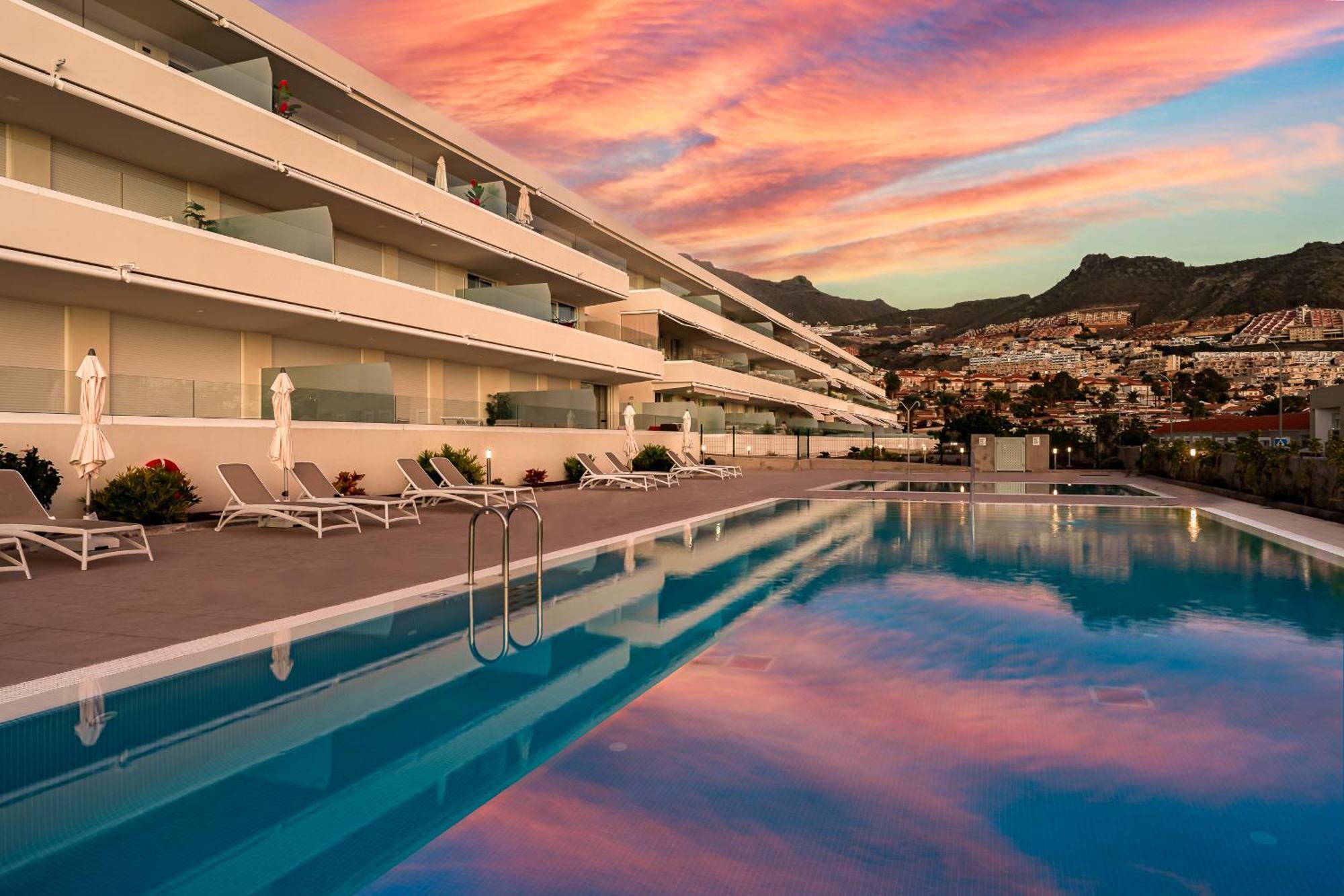 Modern New Apartment Las Terrazas De Costa Adeje. Heated Pool, Big Terrace And Private Parking Exteriör bild